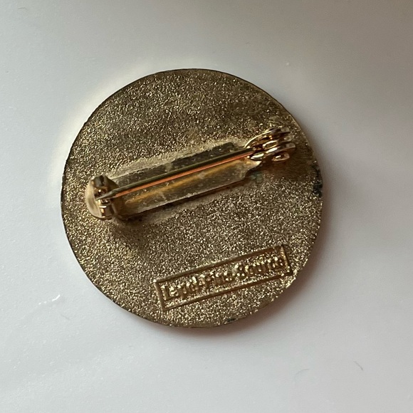 EMERGENCY ROOM MEDICAL TECHNICIAN EMT LAPEL PIN - Picture 4 of 4